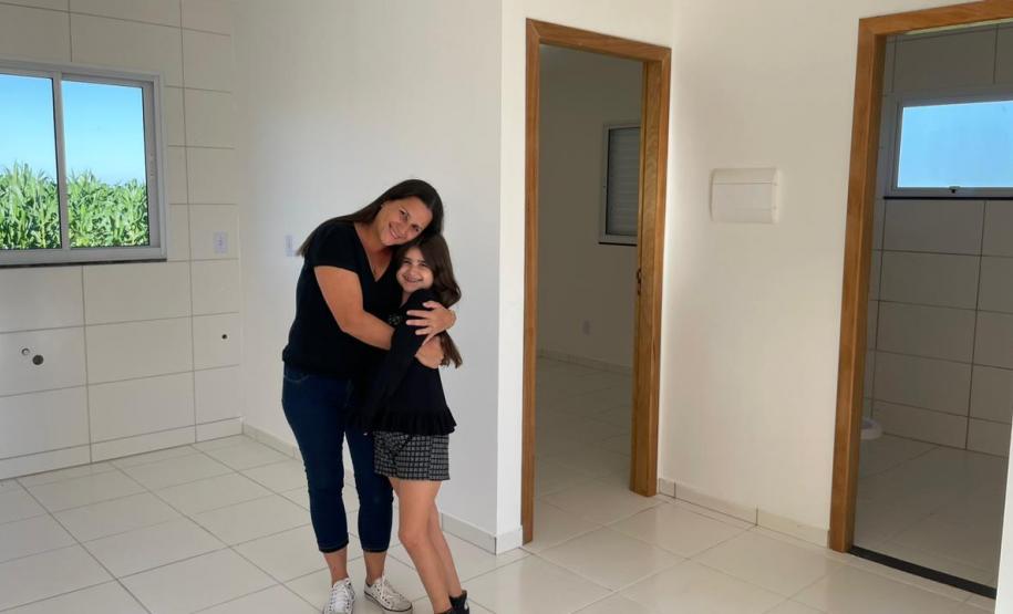 Por meio do Programa Casa Fácil, Cohapar entrega 30 casas e 45 escrituras públicas para famílias de Primeiro de Maio