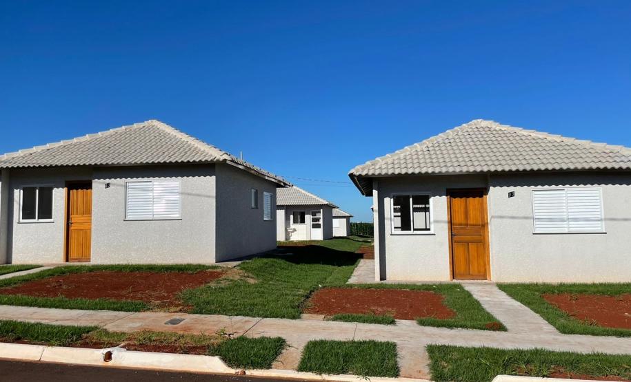 Por meio do Programa Casa Fácil, Cohapar entrega 30 casas e 45 escrituras públicas para famílias de Primeiro de Maio
