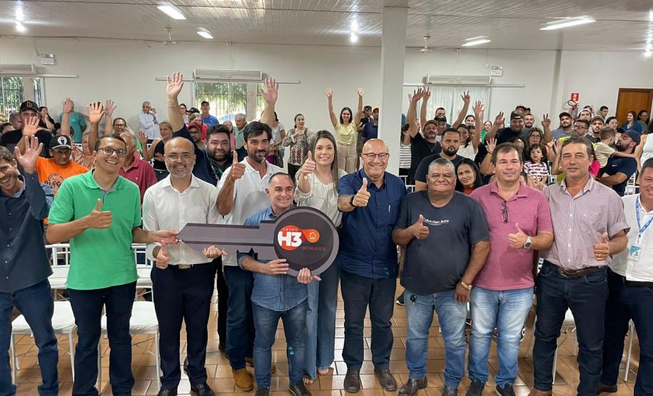 Por meio do Programa Casa Fácil, Cohapar entrega 30 casas e 45 escrituras públicas para famílias de Primeiro de Maio
