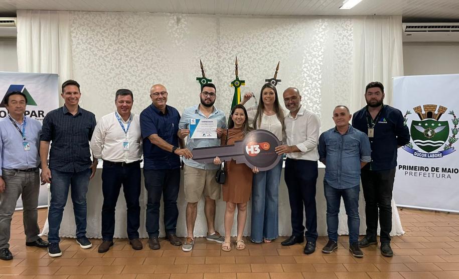 Por meio do Programa Casa Fácil, Cohapar entrega 30 casas e 45 escrituras públicas para famílias de Primeiro de Maio