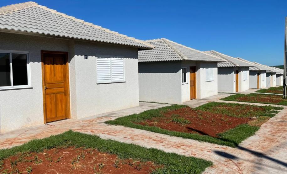Por meio do Programa Casa Fácil, Cohapar entrega 30 casas e 45 escrituras públicas para famílias de Primeiro de Maio
