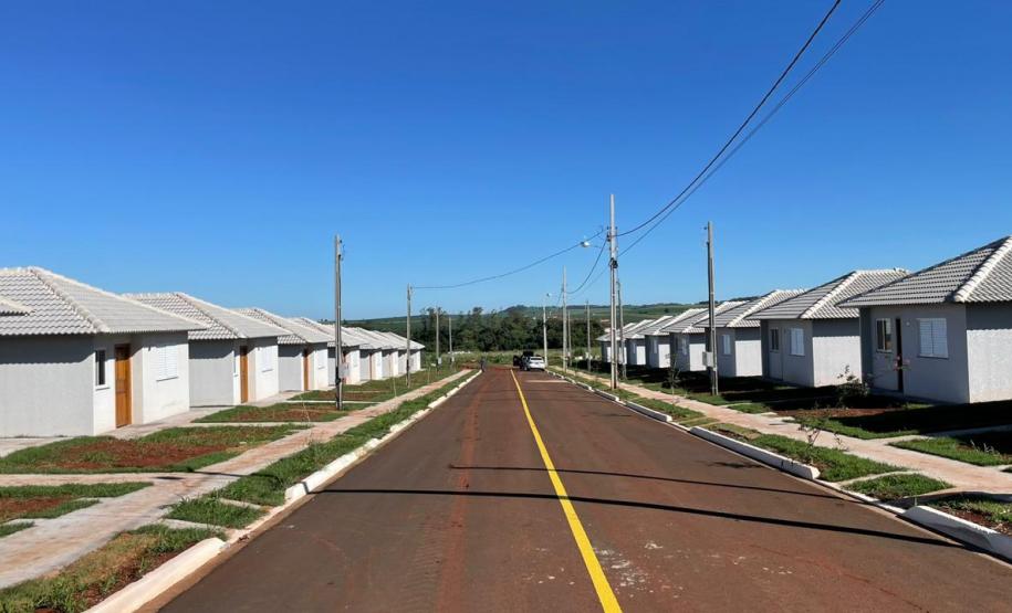 Por meio do Programa Casa Fácil, Cohapar entrega 30 casas e 45 escrituras públicas para famílias de Primeiro de Maio