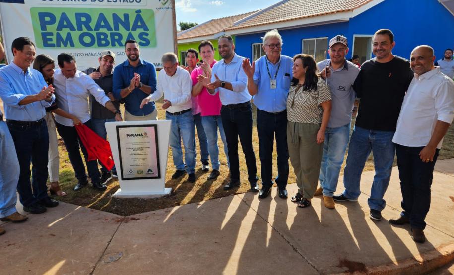 Em Ângulo, 12 famílias ganham novos lares por meio do Programa Casa Fácil Paraná