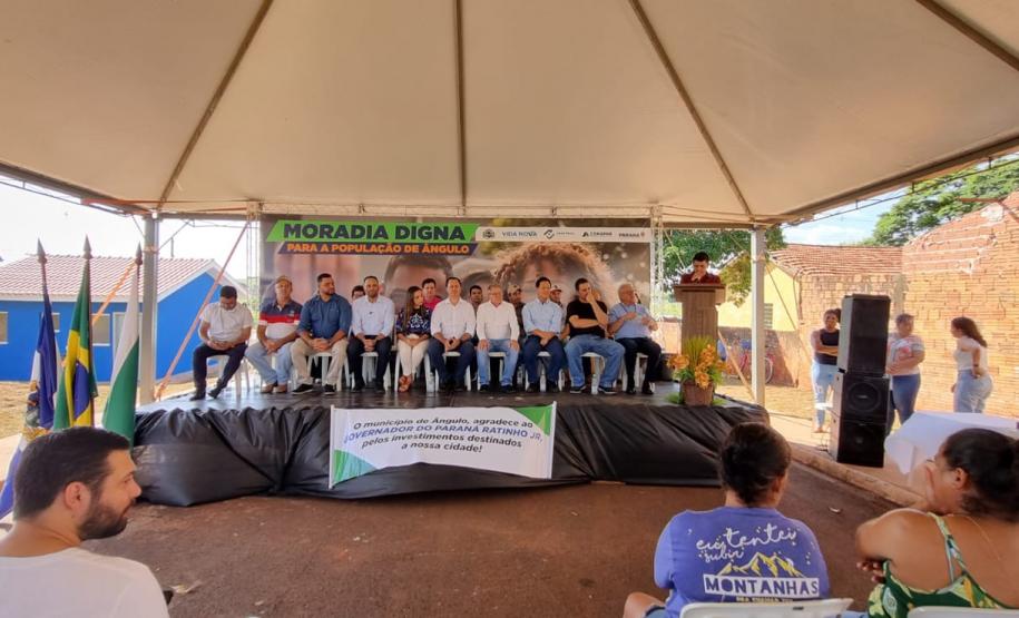 Em Ângulo, 12 famílias ganham novos lares por meio do Programa Casa Fácil Paraná
