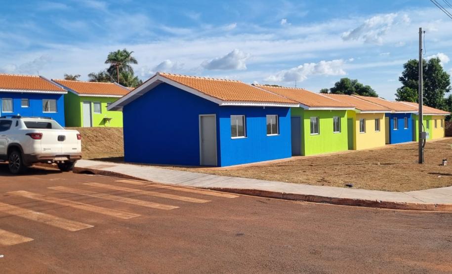 Em Ângulo, 12 famílias ganham novos lares por meio do Programa Casa Fácil Paraná