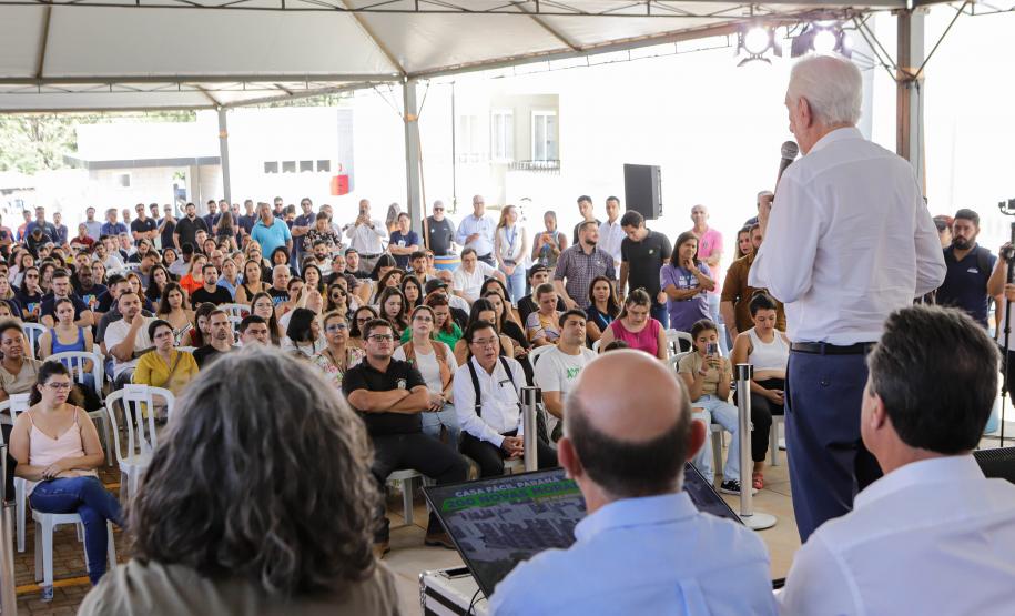 Com apoio do Estado, 200 moradores de Maringá ganham as chaves da casa própria