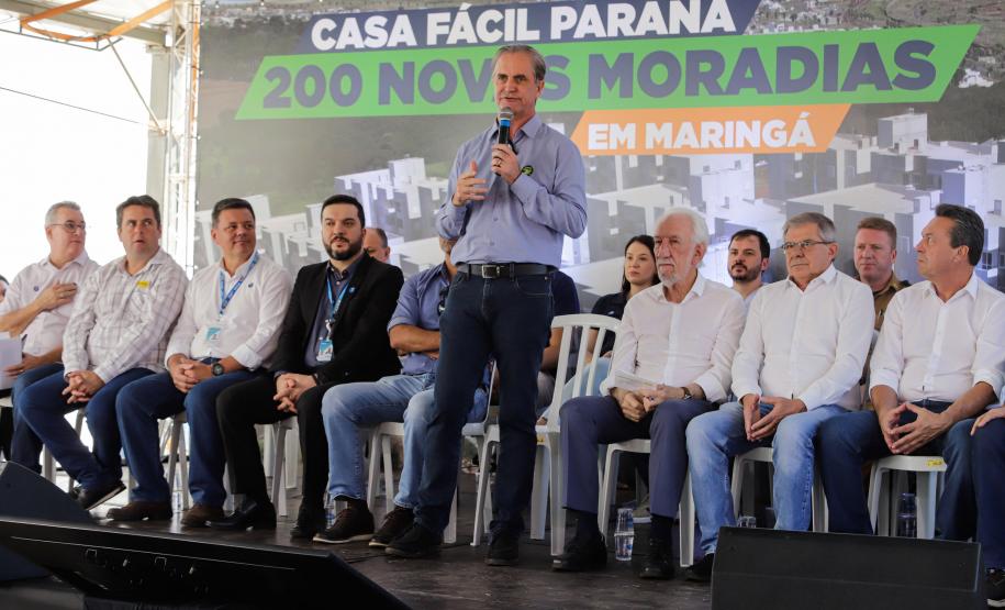 Com apoio do Estado, 200 moradores de Maringá ganham as chaves da casa própria
