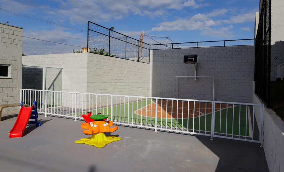 Com apoio do Estado, 200 moradores de Maringá ganham as chaves da casa própria