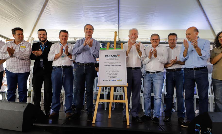 Com apoio do Estado, 200 moradores de Maringá ganham as chaves da casa própria