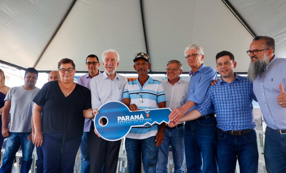Piana inaugura residencial que beneficia 40 famílias de São Carlos do Ivaí
