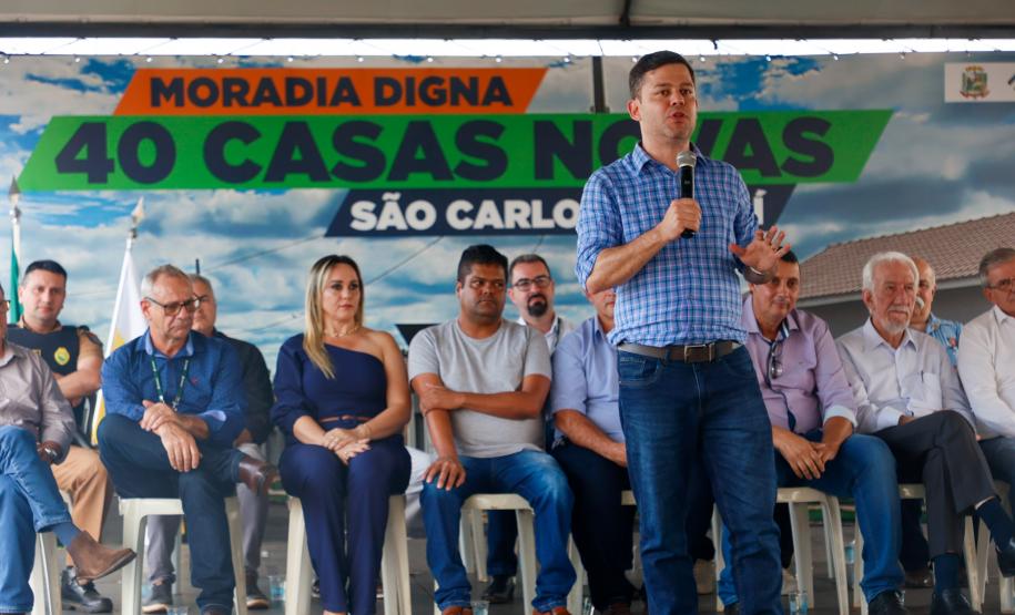Piana inaugura residencial que beneficia 40 famílias de São Carlos do Ivaí