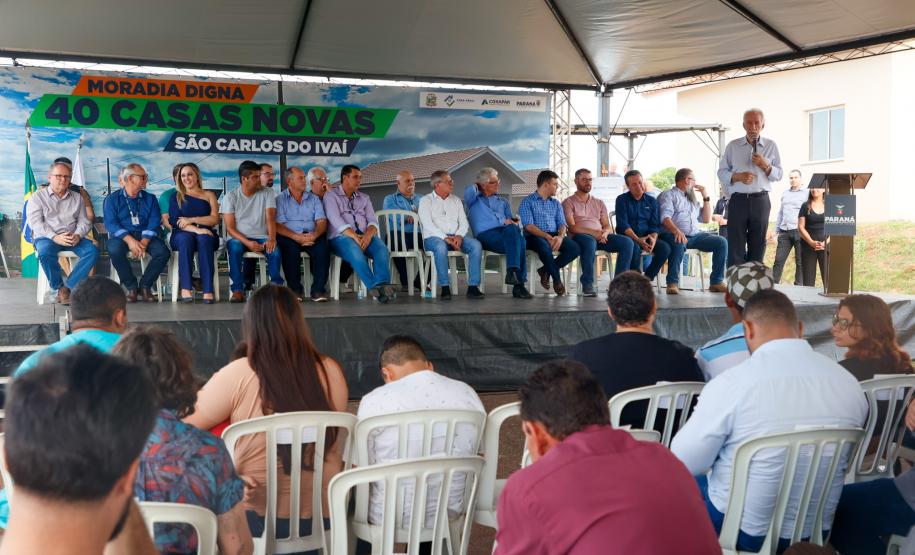 Piana inaugura residencial que beneficia 40 famílias de São Carlos do Ivaí