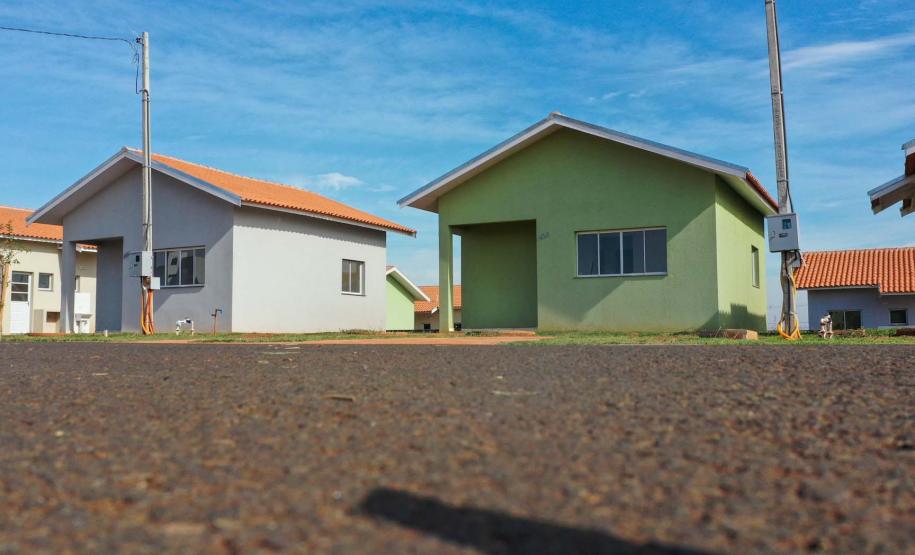 Piana inaugura residencial que beneficia 40 famílias de São Carlos do Ivaí