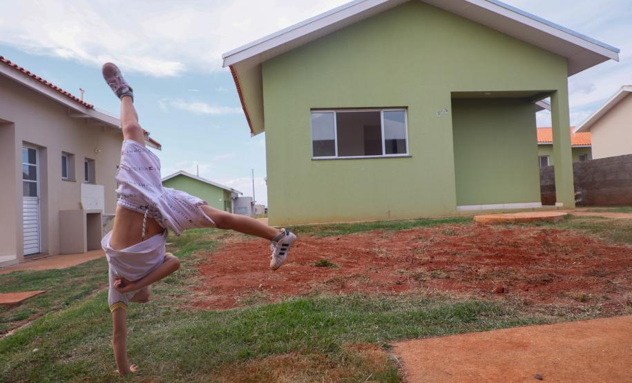 Piana inaugura residencial que beneficia 40 famílias de São Carlos do Ivaí