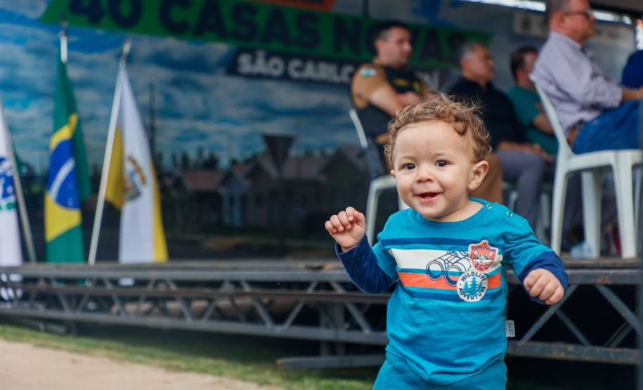 Piana inaugura residencial que beneficia 40 famílias de São Carlos do Ivaí
