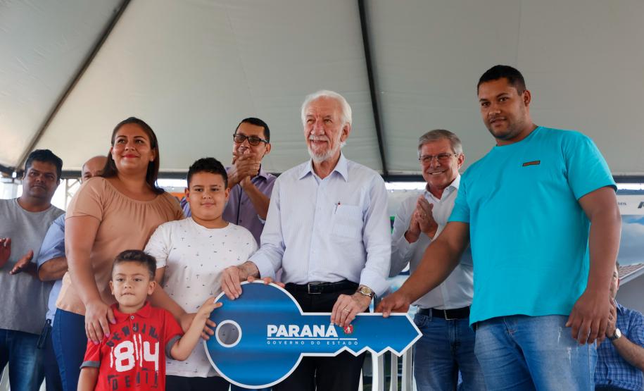 Piana inaugura residencial que beneficia 40 famílias de São Carlos do Ivaí