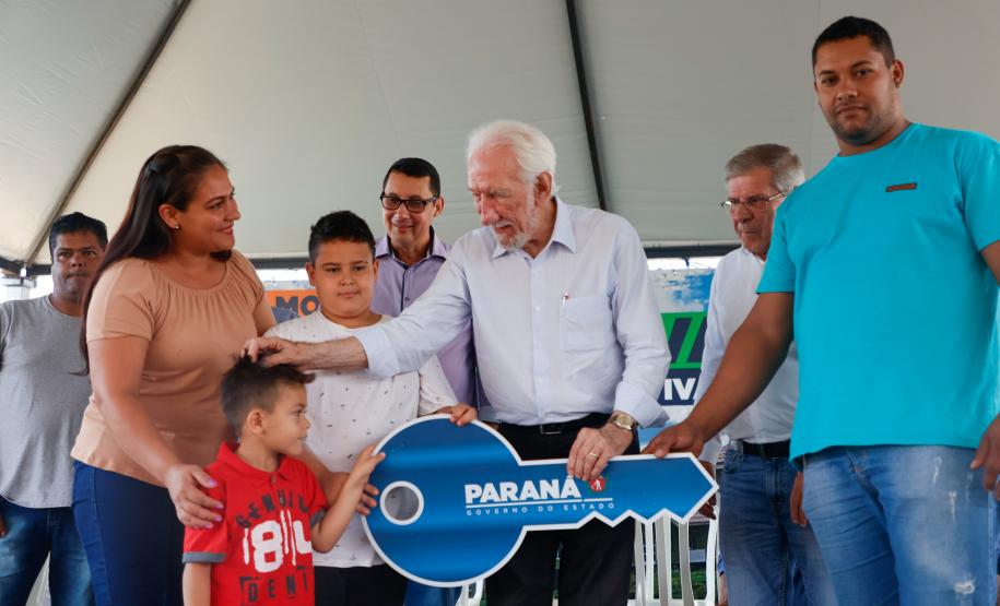 Piana inaugura residencial que beneficia 40 famílias de São Carlos do Ivaí