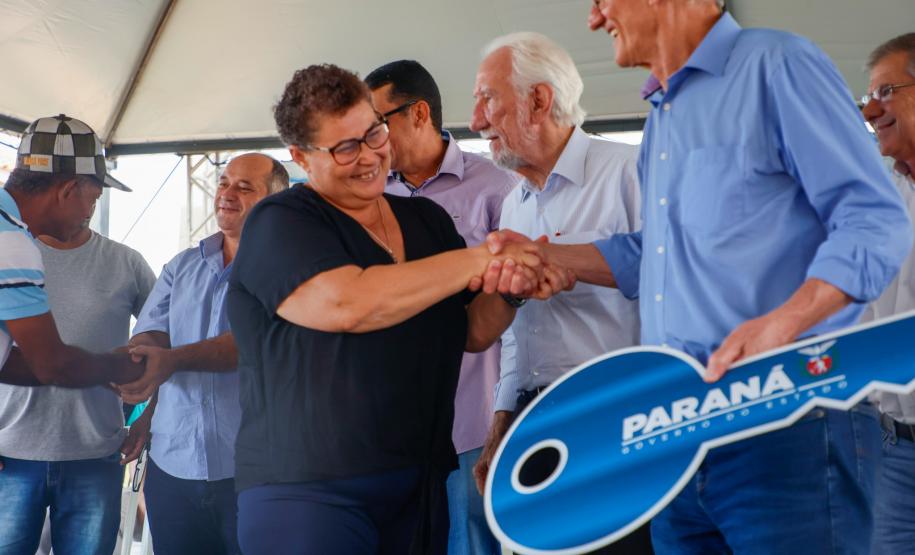 Piana inaugura residencial que beneficia 40 famílias de São Carlos do Ivaí