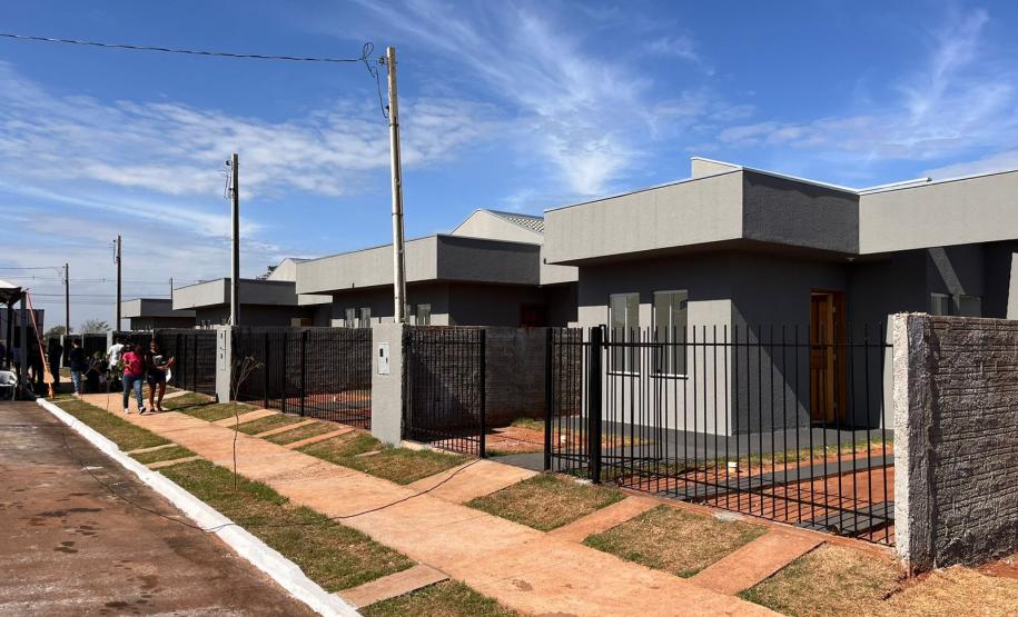 Por meio do Casa Fácil Paraná, 14 famílias de Loanda realizam o sonho da casa própria