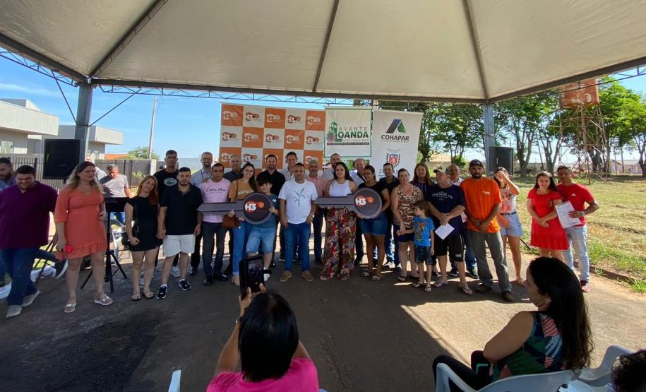 Por meio do Casa Fácil Paraná, 14 famílias de Loanda realizam o sonho da casa própria Editar todas as imagens