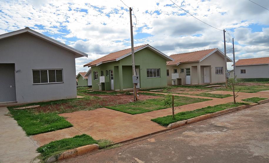 Piana inaugura residencial que beneficia 40 famílias de São Carlos do Ivaí