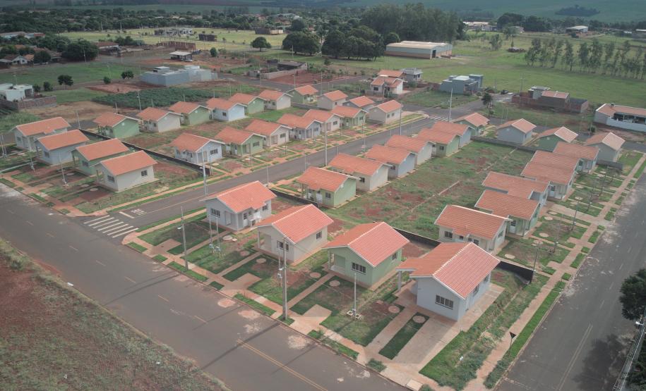Piana inaugura residencial que beneficia 40 famílias de São Carlos do Ivaí