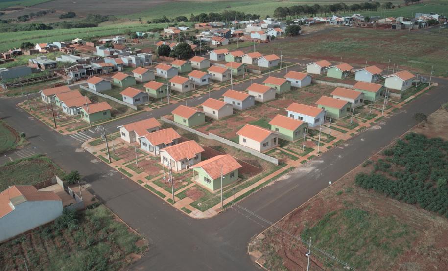 Piana inaugura residencial que beneficia 40 famílias de São Carlos do Ivaí