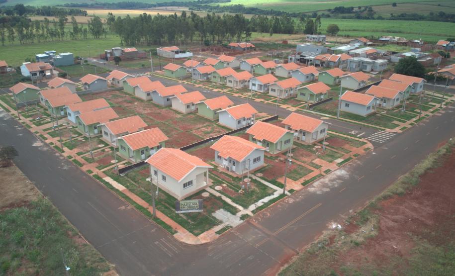 Piana inaugura residencial que beneficia 40 famílias de São Carlos do Ivaí