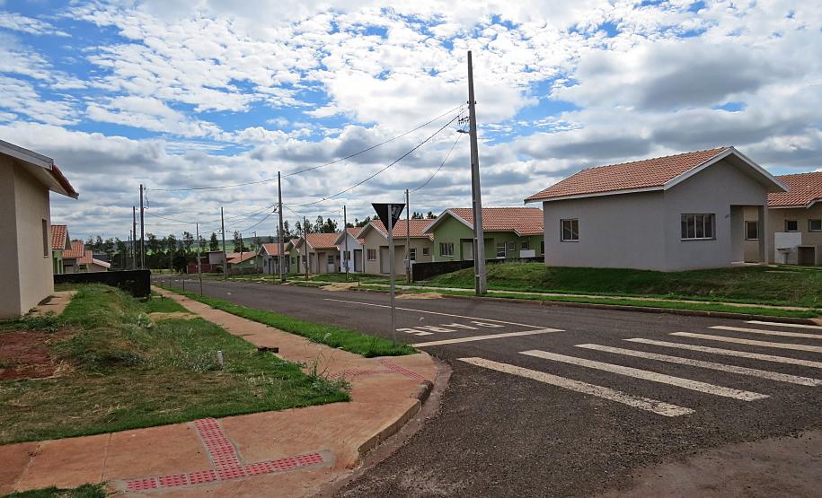 Piana inaugura residencial que beneficia 40 famílias de São Carlos do Ivaí