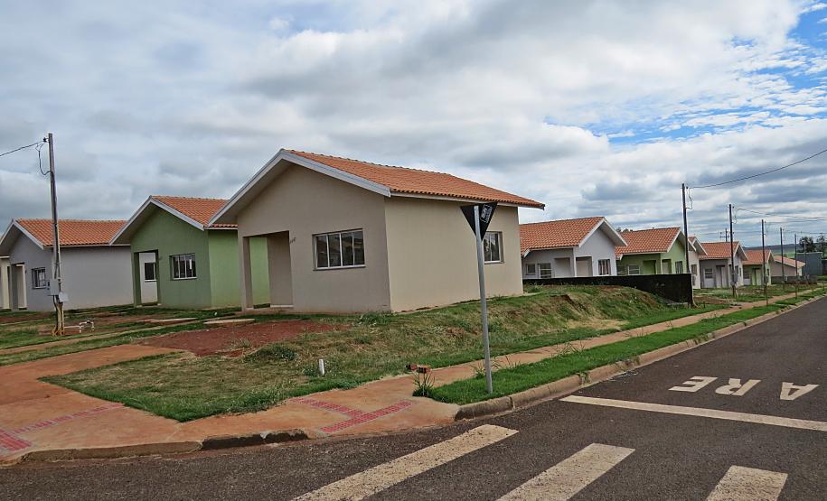 Piana inaugura residencial que beneficia 40 famílias de São Carlos do Ivaí