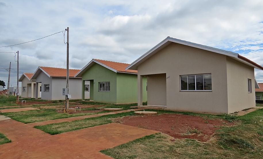 Piana inaugura residencial que beneficia 40 famílias de São Carlos do Ivaí