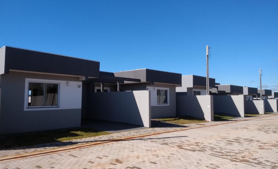 Com ajuda do Estado, 28 famílias de Ponta Grossa realizam o sonho da casa própria