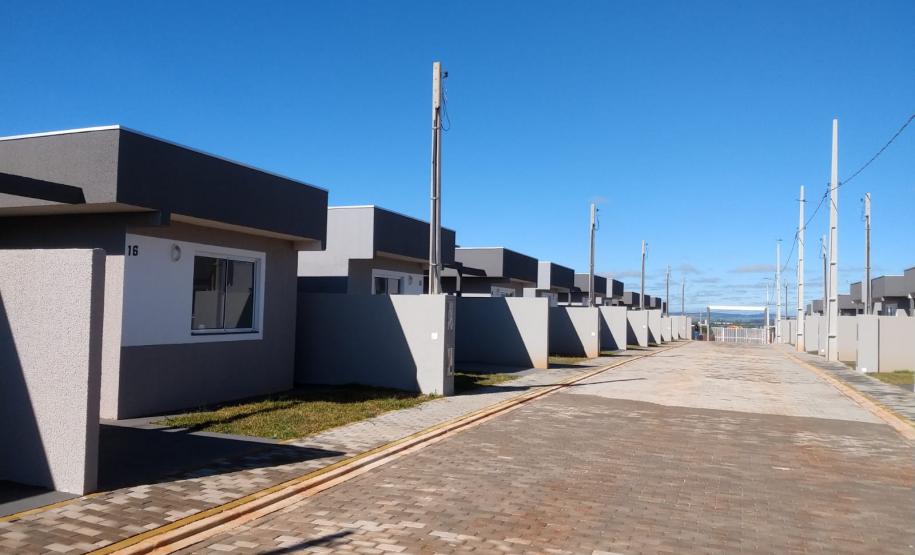 Com ajuda do Estado, 28 famílias de Ponta Grossa realizam o sonho da casa própria