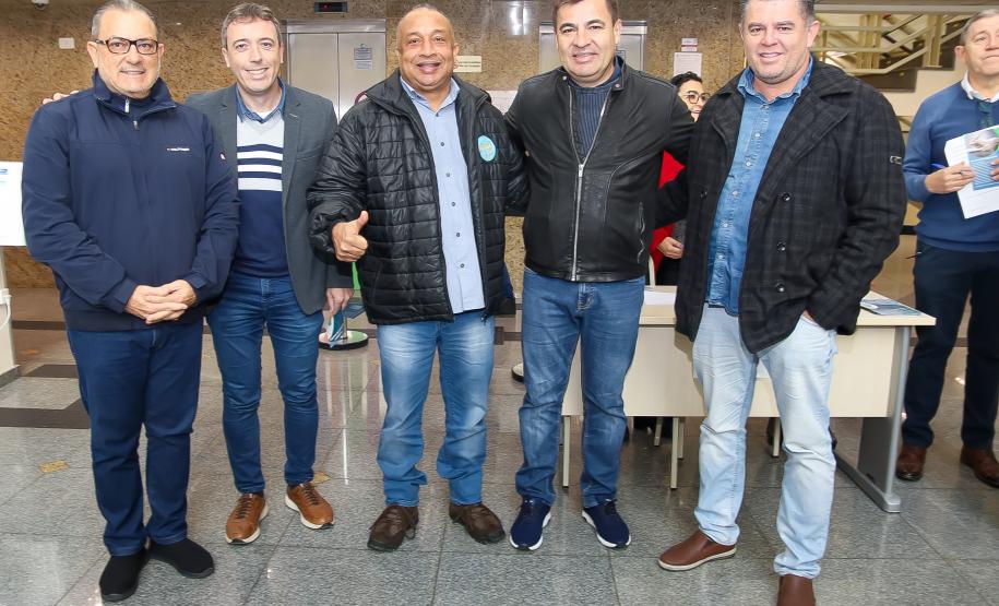 Estado apresenta programa Escritura na Mão para associações de municípios do Litoral e RMC