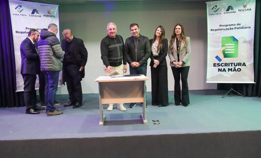 Estado apresenta programa Escritura na Mão para associações de municípios do Litoral e RMC