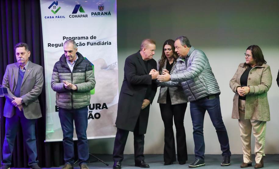 Estado apresenta programa Escritura na Mão para associações de municípios do Litoral e RMC