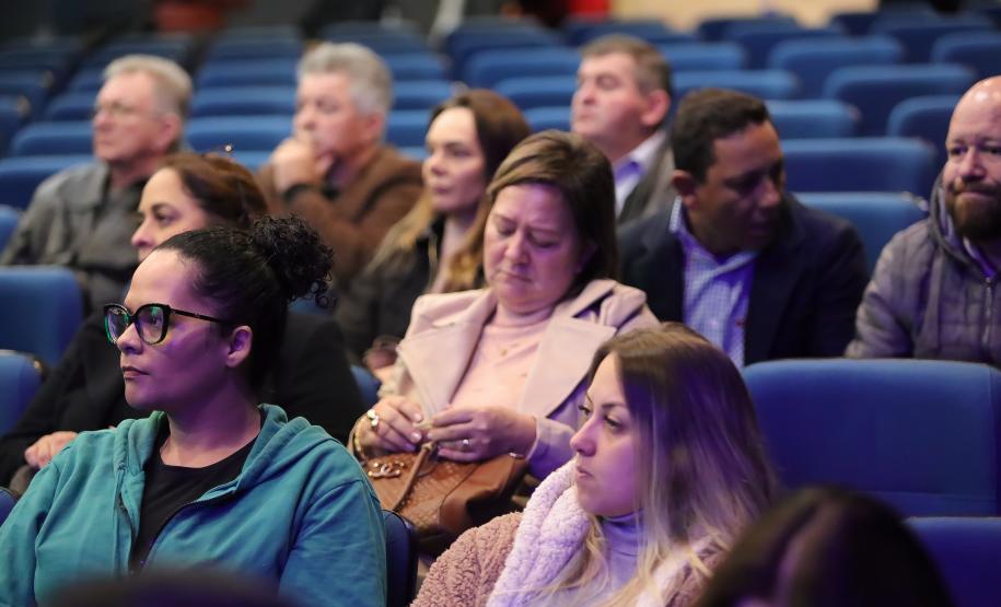 Estado apresenta programa Escritura na Mão para associações de municípios do Litoral e RMC