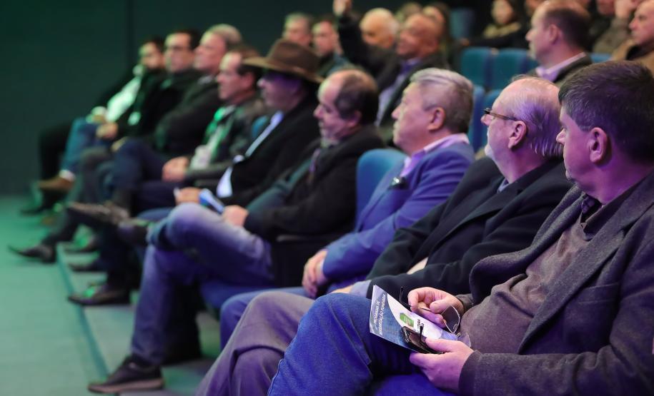 Estado apresenta programa Escritura na Mão para associações de municípios do Litoral e RMC