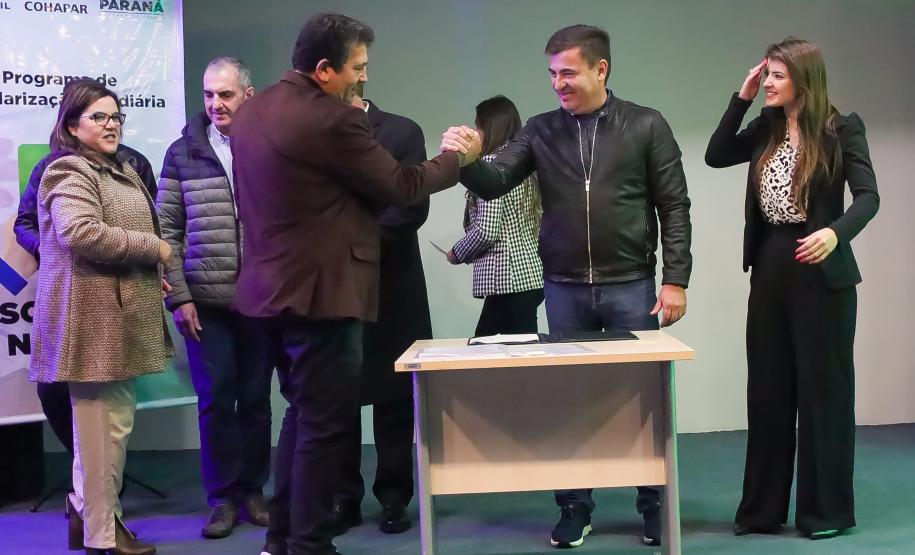 Estado apresenta programa Escritura na Mão para associações de municípios do Litoral e RMC