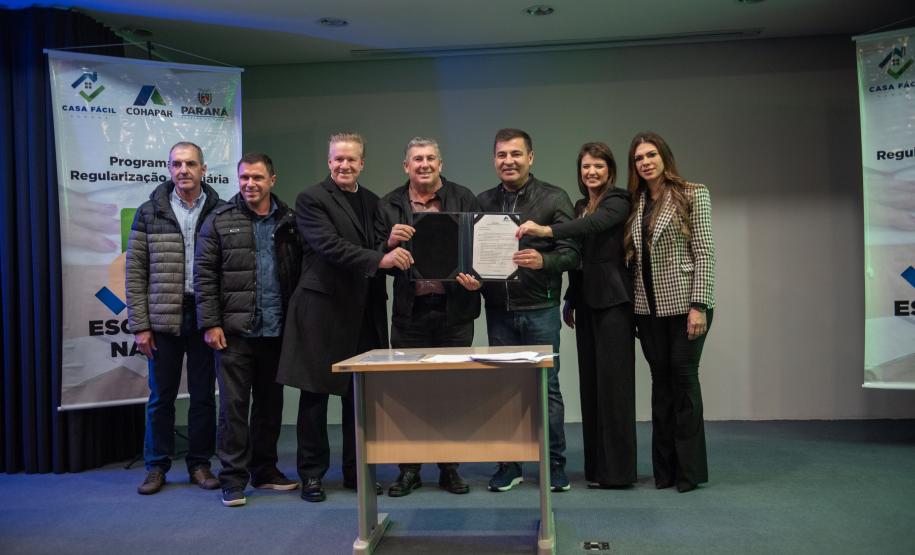 Estado apresenta programa Escritura na Mão para associações de municípios do Litoral e RMC