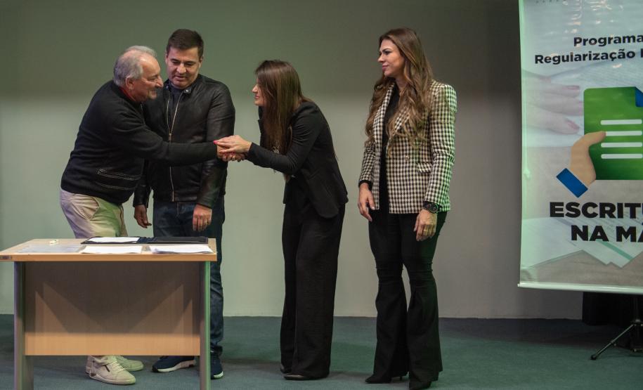 Estado apresenta programa Escritura na Mão para associações de municípios do Litoral e RMC