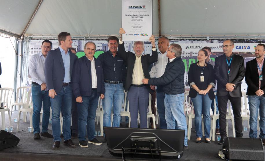 Casa Fácil Paraná: com apoio do Estado, famílias de Cascavel recebem chaves