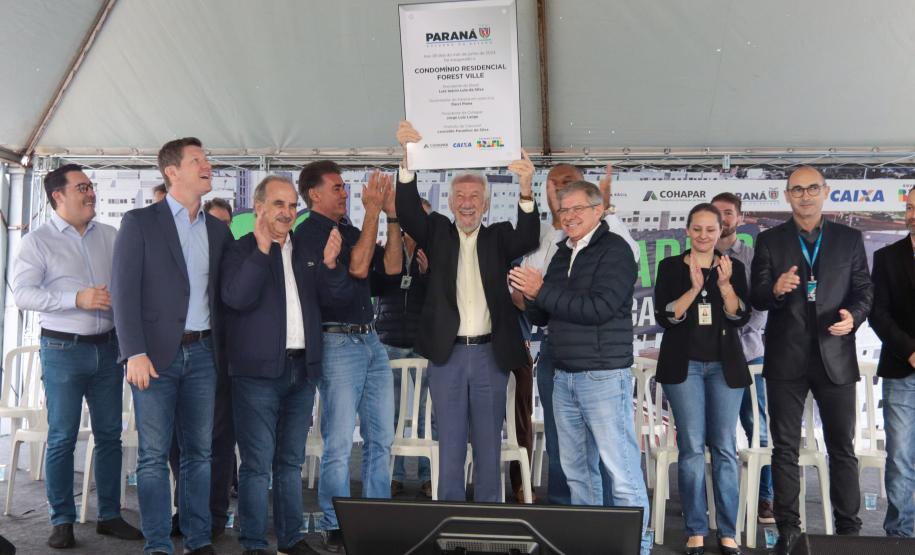 Casa Fácil Paraná: com apoio do Estado, famílias de Cascavel recebem chaves