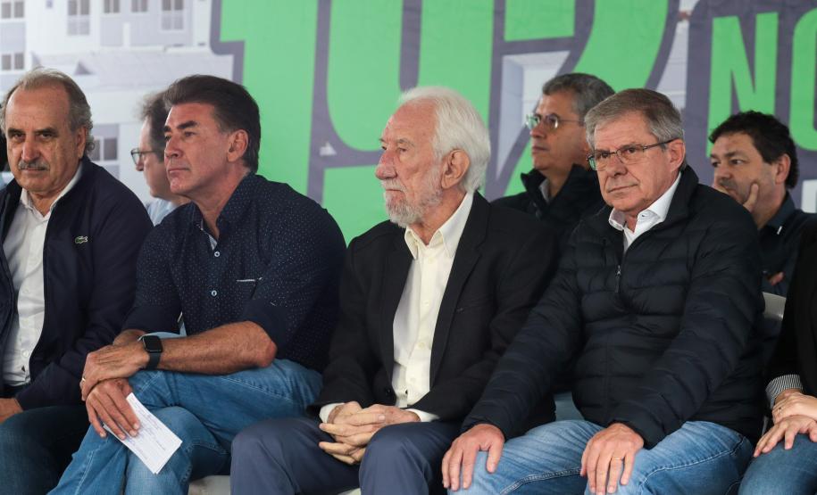 Casa Fácil Paraná: com apoio do Estado, famílias de Cascavel recebem chaves