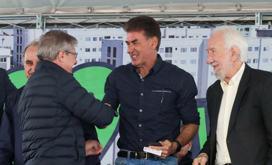 Casa Fácil Paraná: com apoio do Estado, famílias de Cascavel recebem chaves