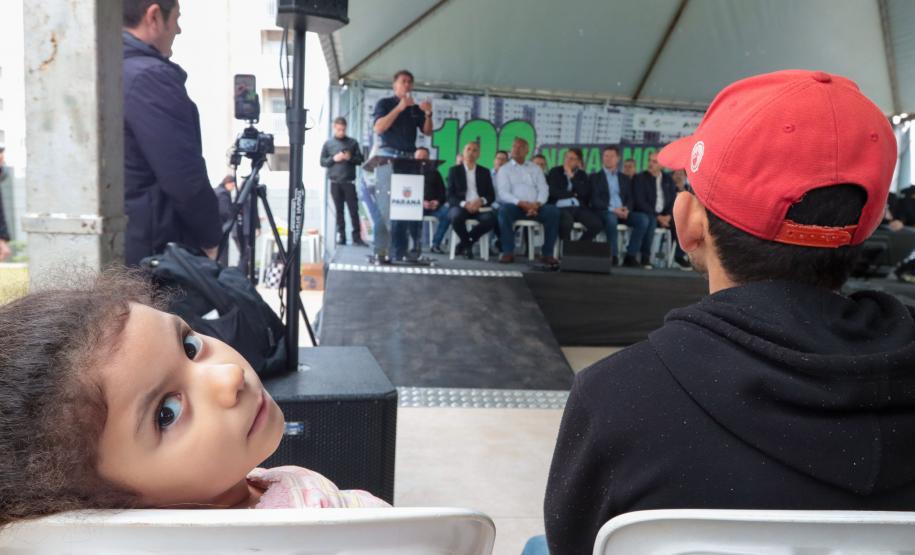 Casa Fácil Paraná: com apoio do Estado, famílias de Cascavel recebem chaves