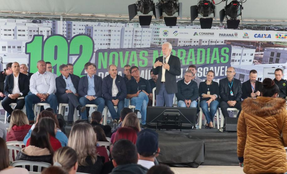 Casa Fácil Paraná: com apoio do Estado, famílias de Cascavel recebem chaves