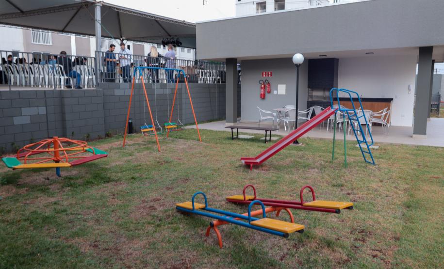 Casa Fácil Paraná: com apoio do Estado, famílias de Cascavel recebem chaves