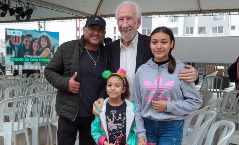 Casa Fácil Paraná: com apoio do Estado, famílias de Cascavel recebem chaves