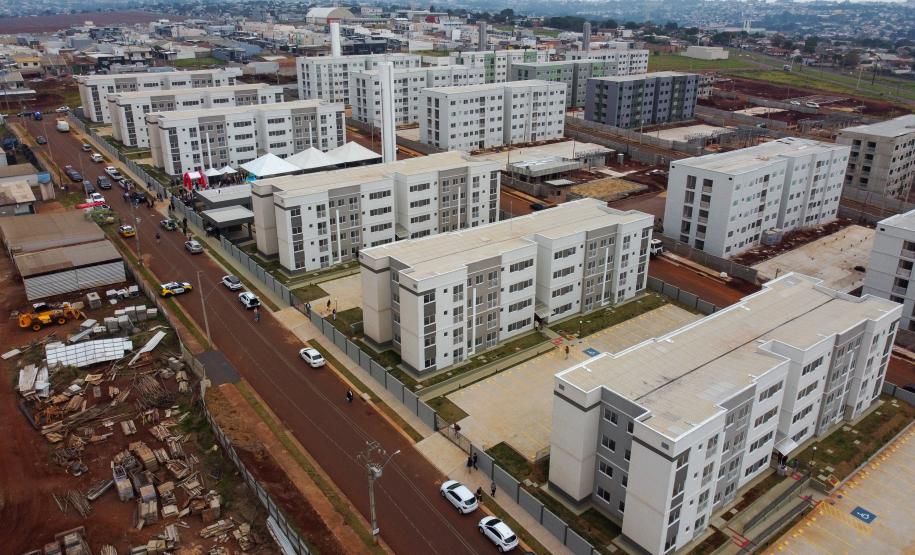 Casa Fácil Paraná: com apoio do Estado, famílias de Cascavel recebem chaves